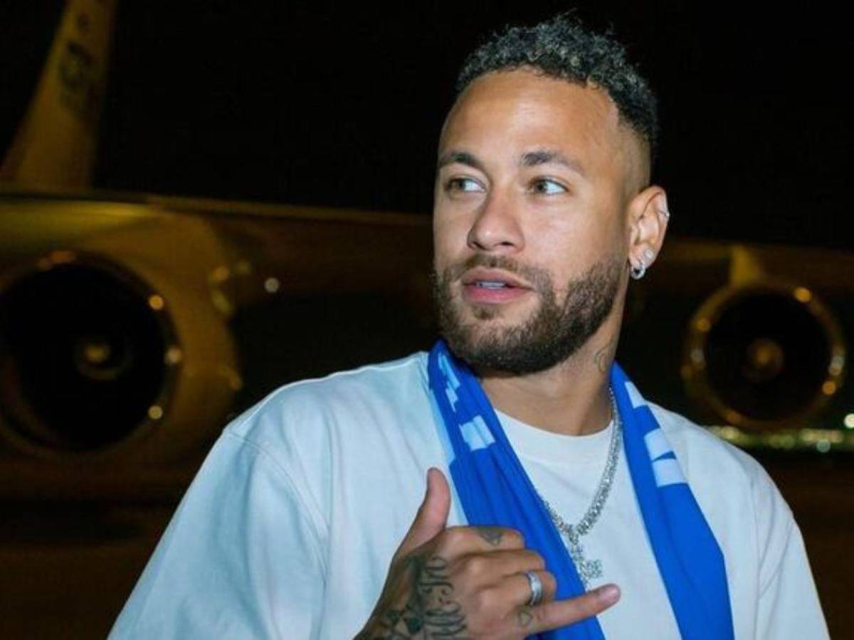 Neymar compra excéntrico Batimóvil ilegal: Por esta razón no lo puede usar