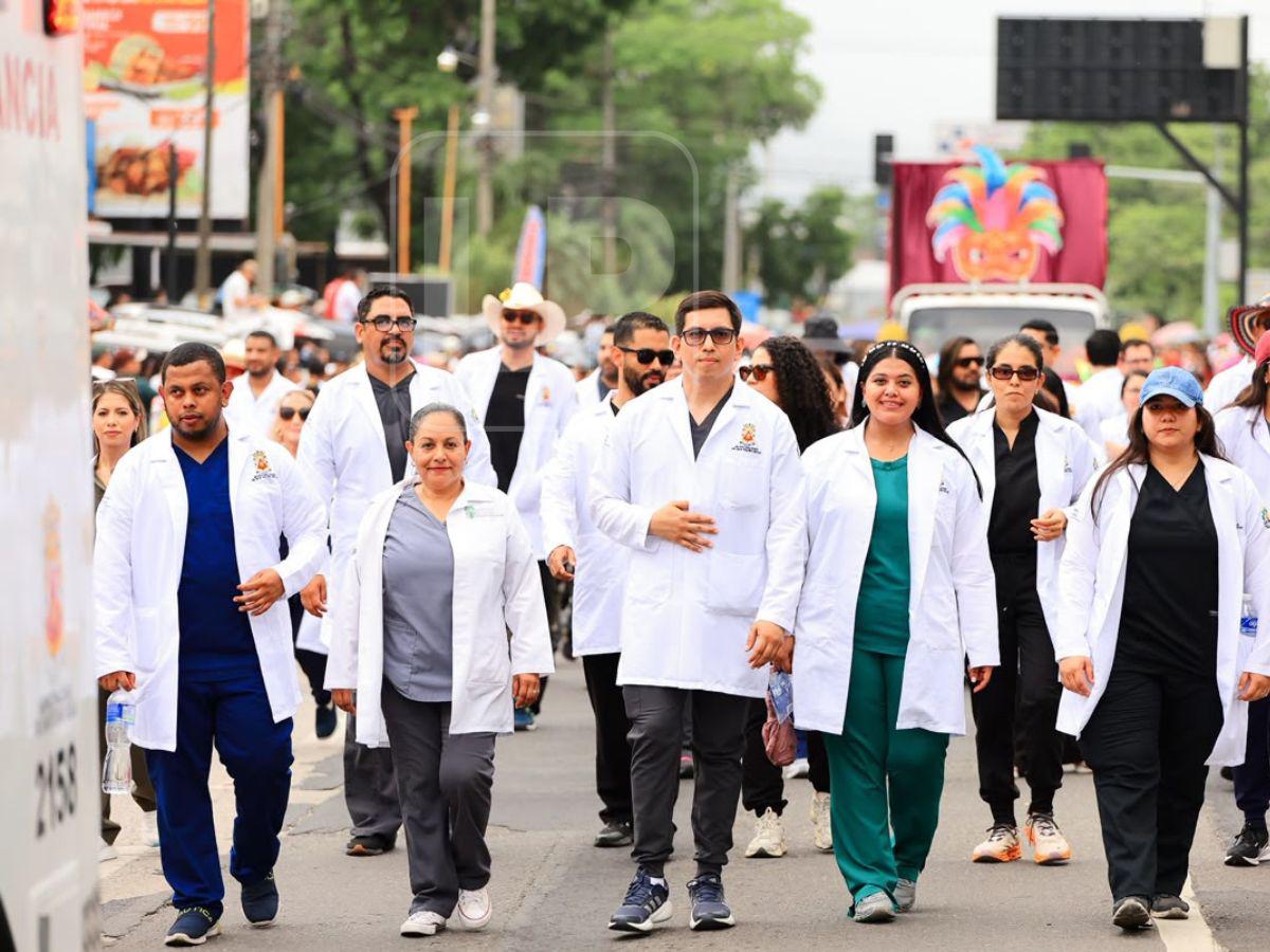 Sampedranos se visten de color y alegría en su desfile de carrozas