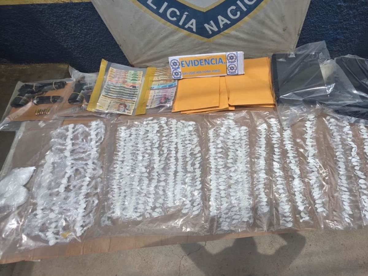 Capturan a Los Kiwis en Yoro; hallan droga, armas y altar con imágenes de la Santa Muerte