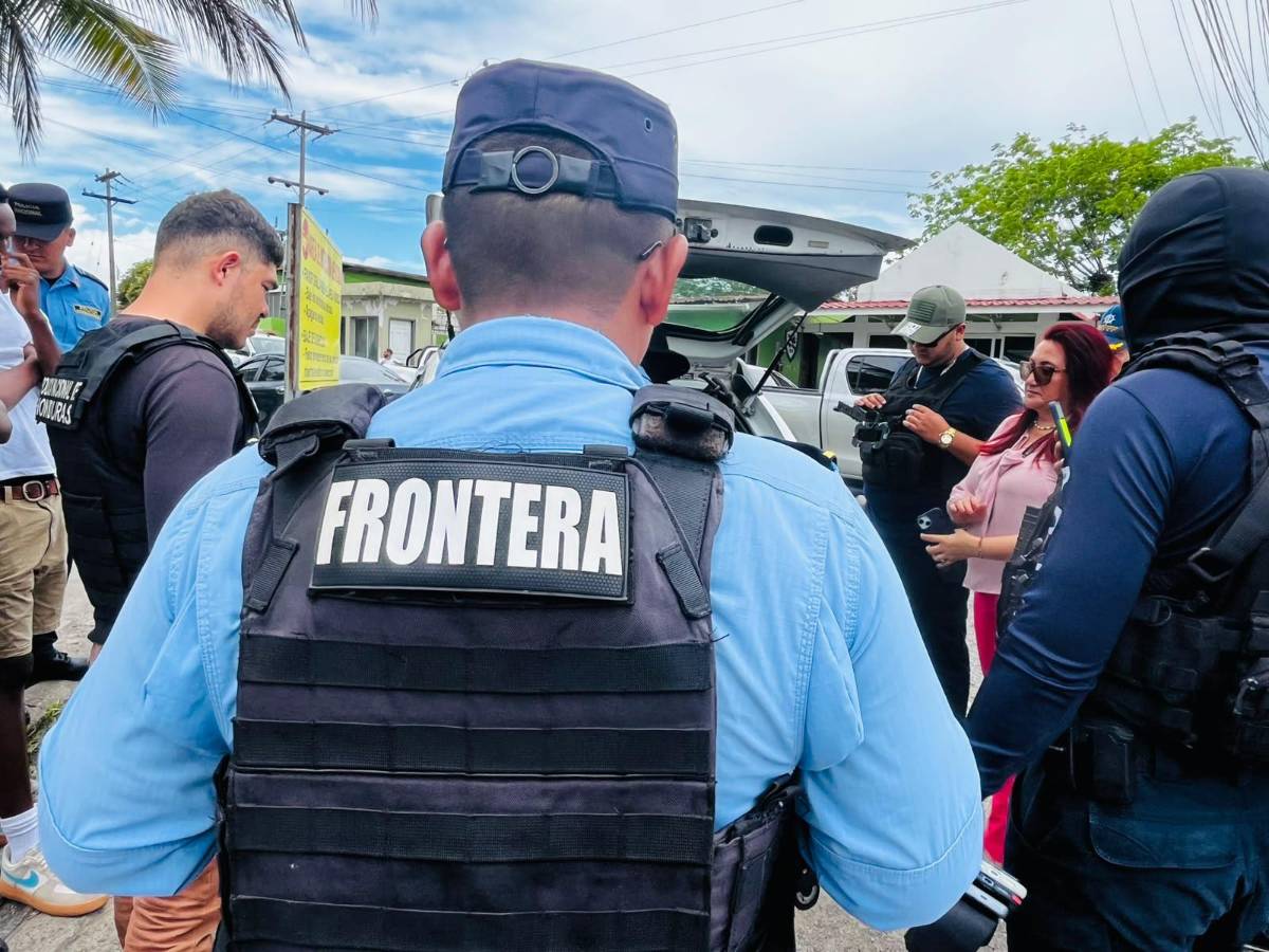 Los paquetes iban untados de café: capturan a tres hombres con millonaria suma de dinero en La Ceiba