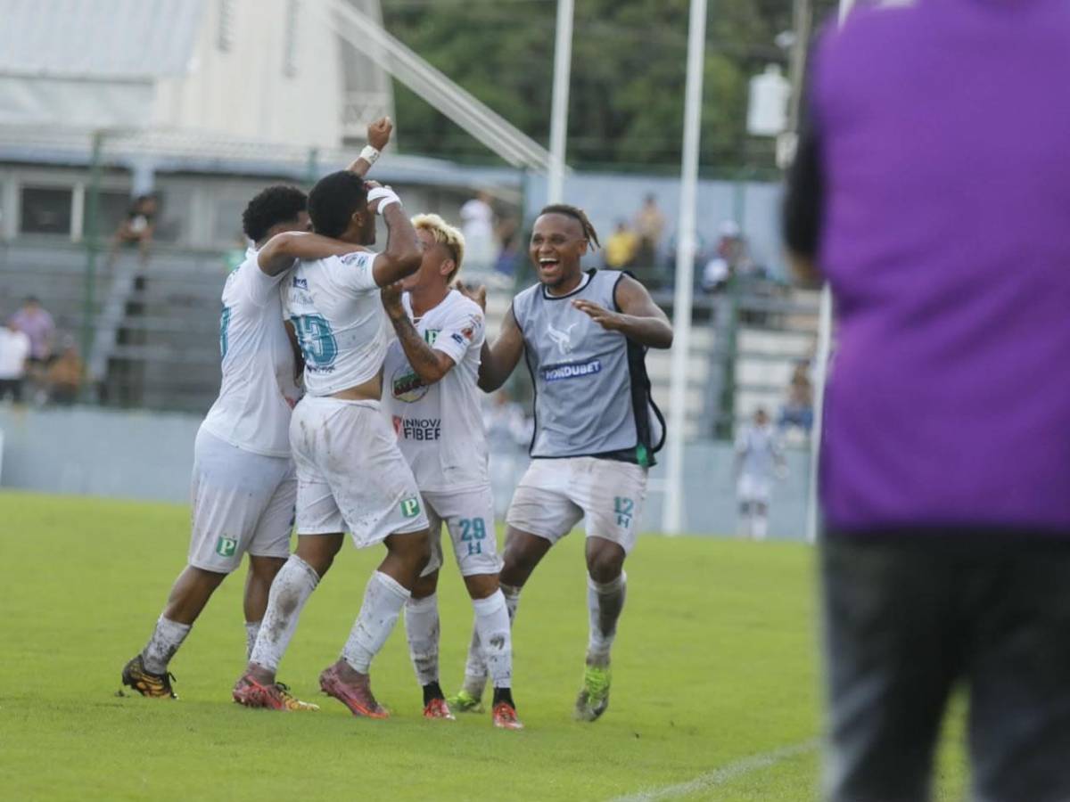 Polémico error arbitral, brutal enfado de Olancho y la fan sexy del Platense