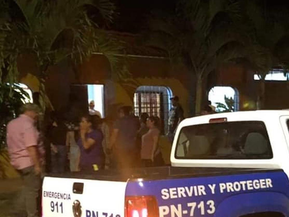 Agentes de la Policía llegaron a la casa del profesor Benigno Tejeda.