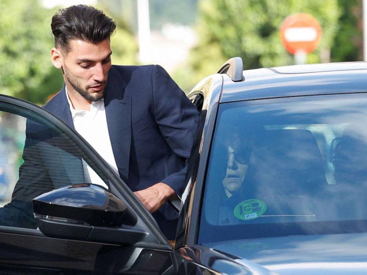 Futbolista español es acusado de racismo y la Fiscalía pide 10 años por agresión sexual