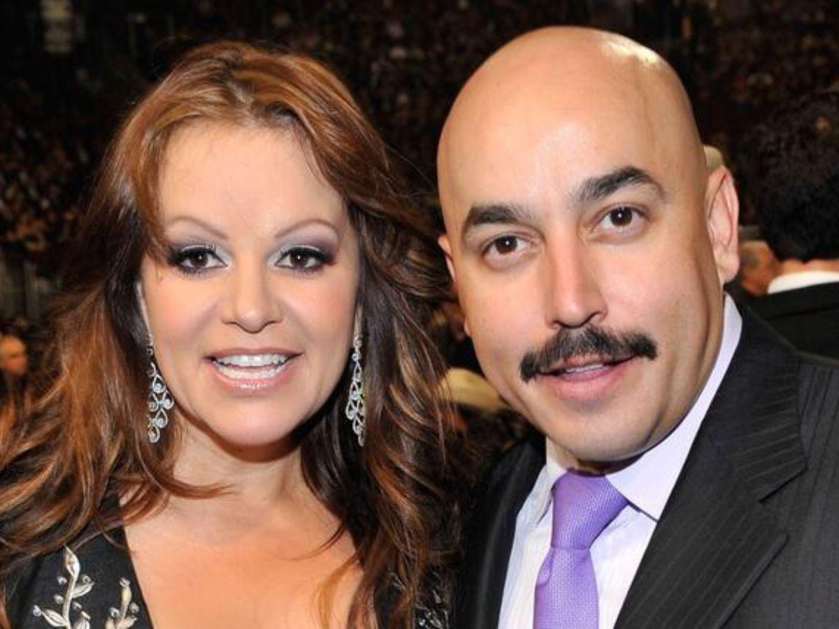 Lupillo Rivera publica fotos inéditas de los restos de Jenni Rivera