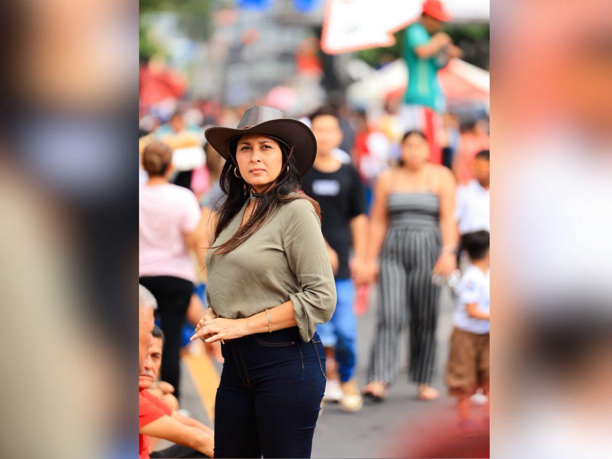 Bellas mujeres cautivaron en el desfile de carrozas en San Pedro Sula