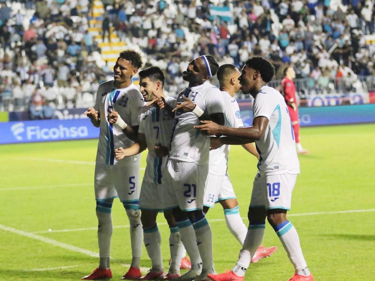 Llanto de Dereck Moncada, decepción de Molina con Honduras y sexy chica cautivó ante Surinam