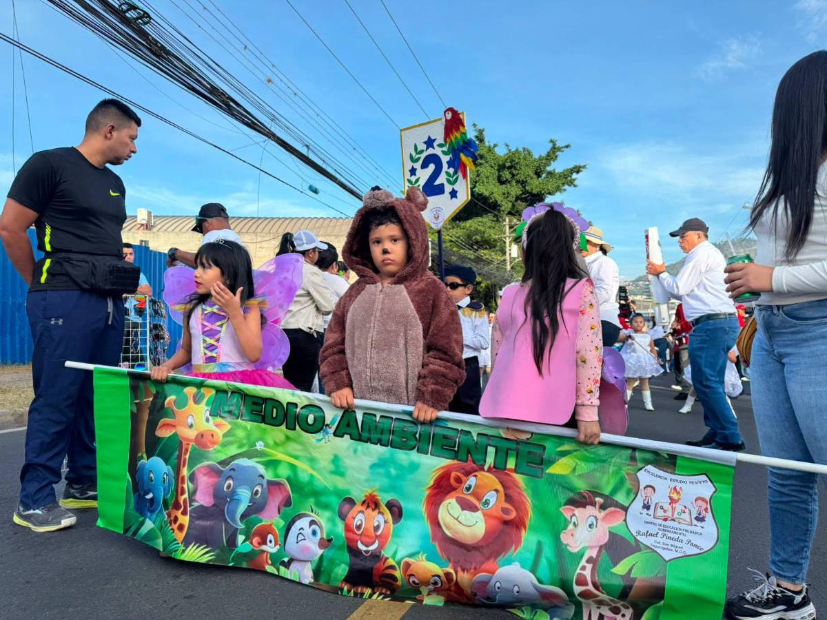 Así se viven los desfiles de prebásica por los 205 años de independencia en Tegucigalpa