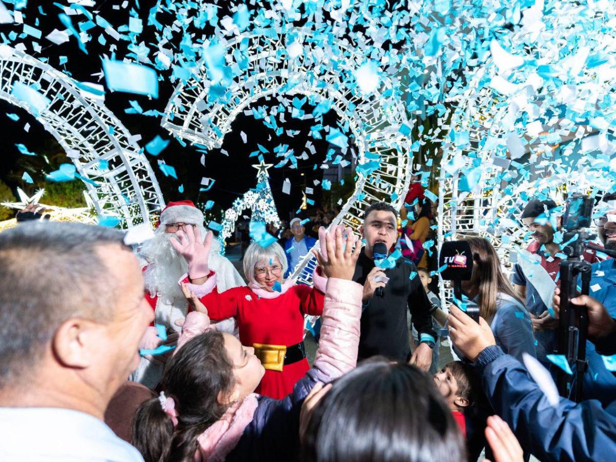 Luces, música y tradición: así brillan villas navideñas de pintoresco municipio de Occidente