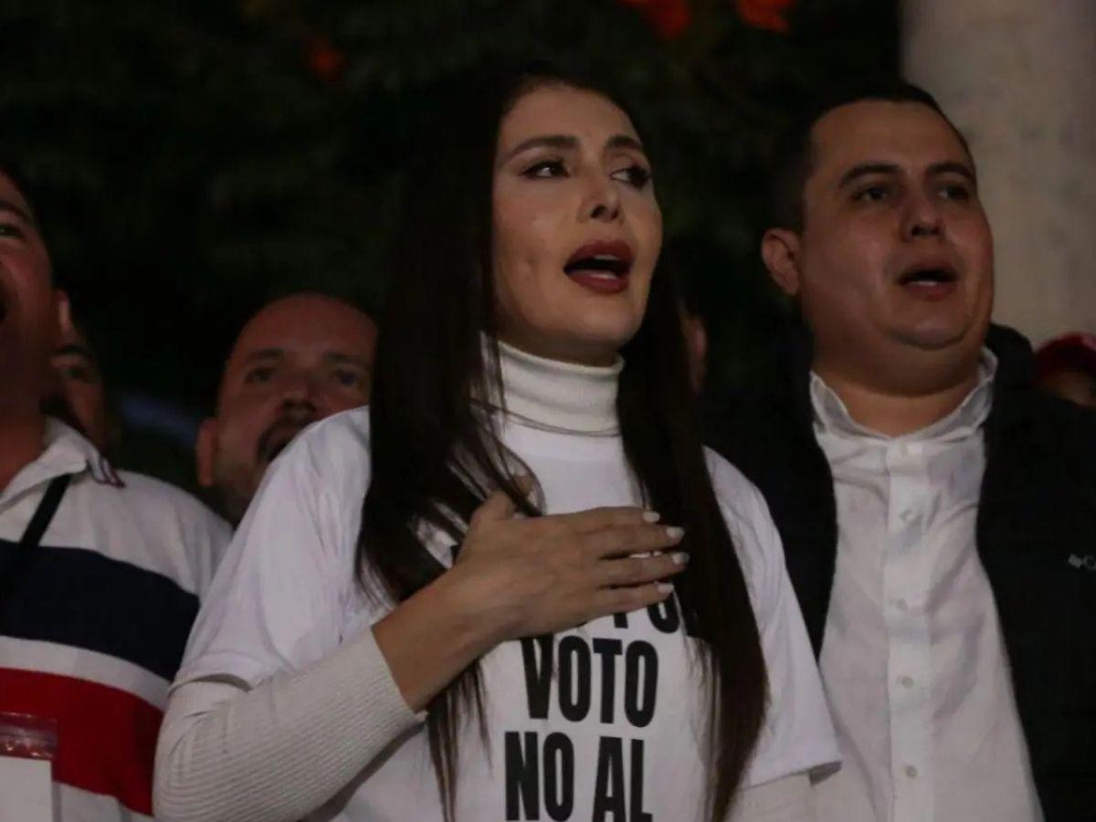 Iroshka contra Alex Cáceres y lo señala por comentarios irresponsables