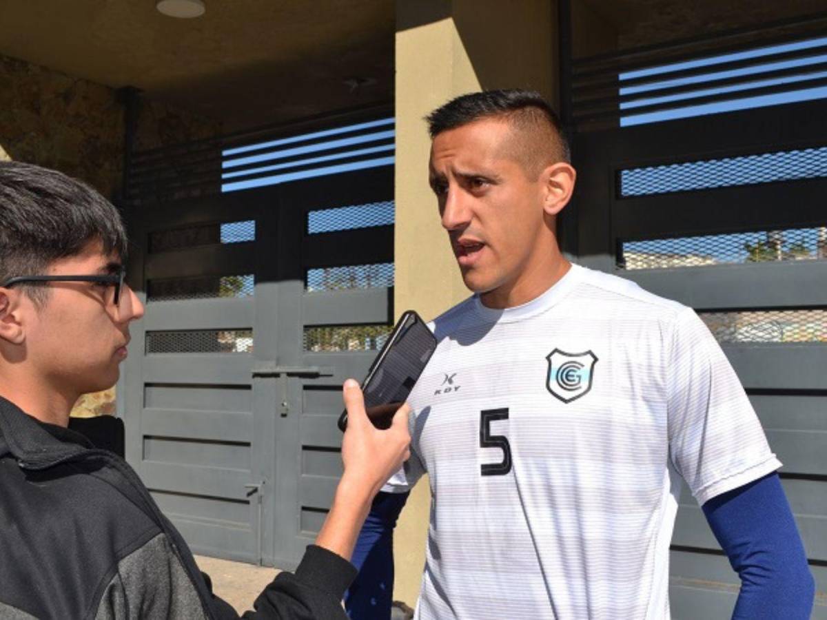 Detienen a jugador profesional por alarmar en un avión con la palabra “bomba”