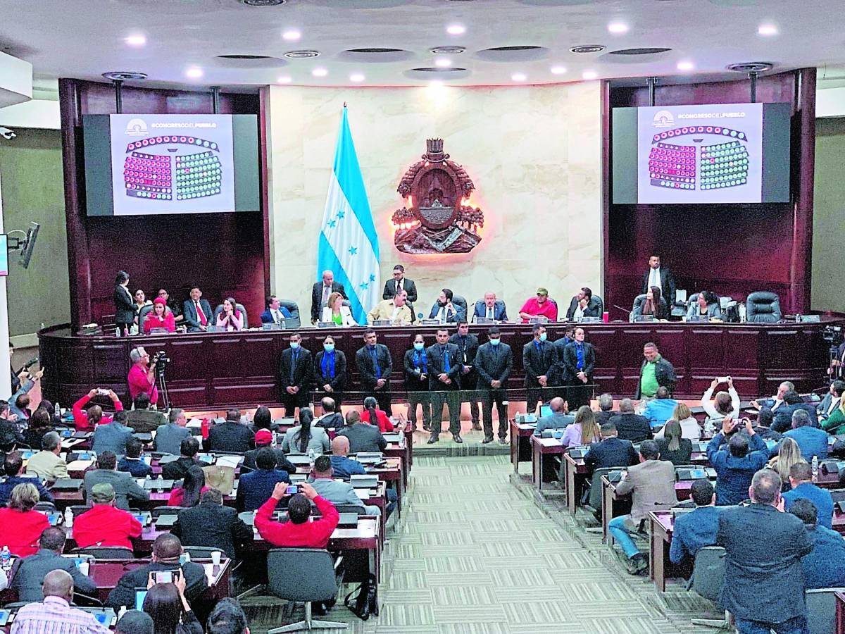 Creen injusto otorgar bonos y beneficios a diputados sin trabajar