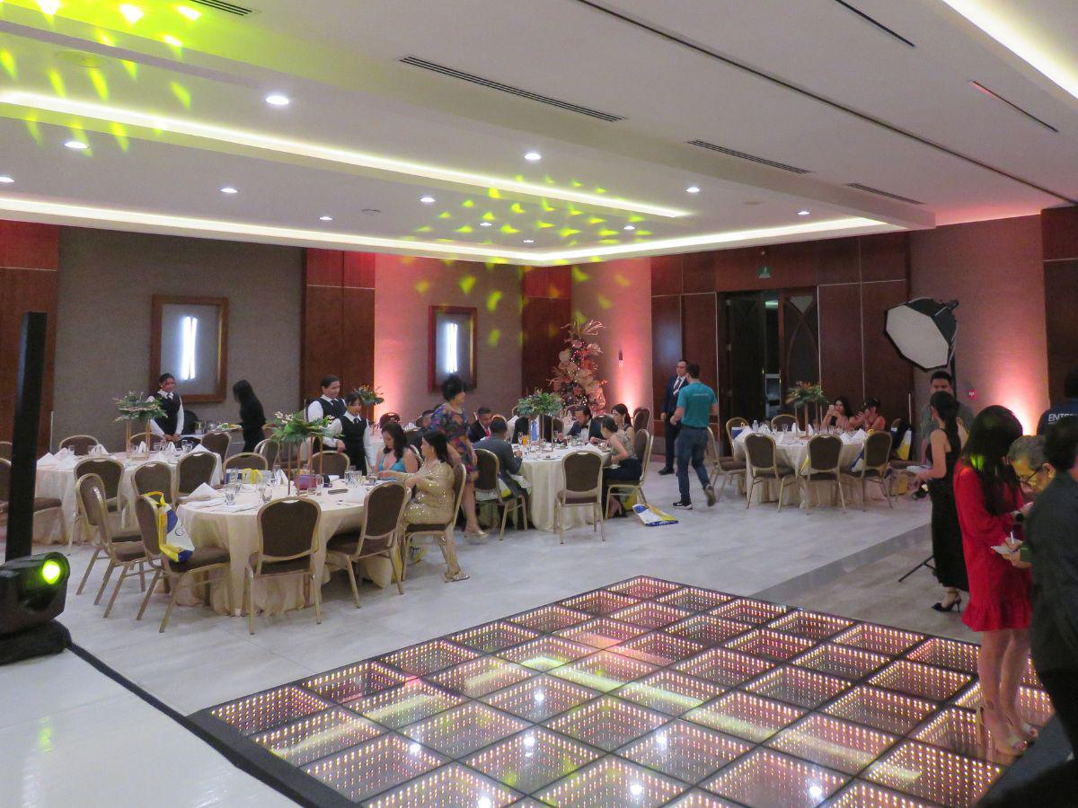 Maratonistas, invitados y demás público disfrutaron de un ambiente acogedor.