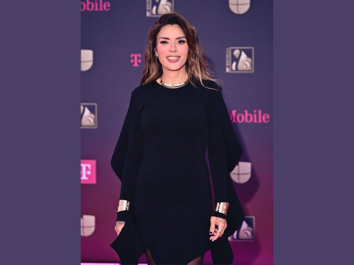 Celebridades conquistan la alfombra roja de Premio Lo Nuestro