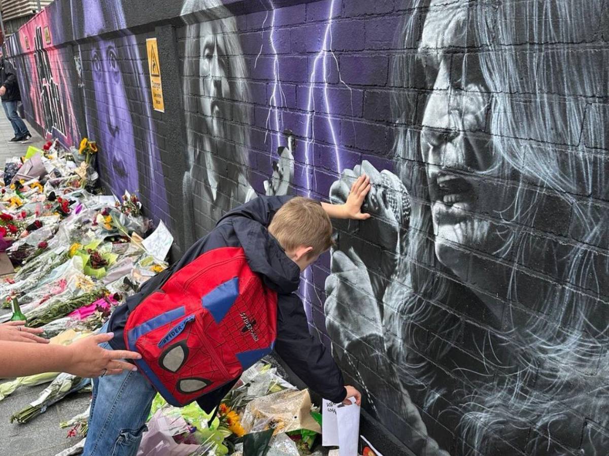 La familia Osbourne y miles de fans dan el último adiós a Ozzy