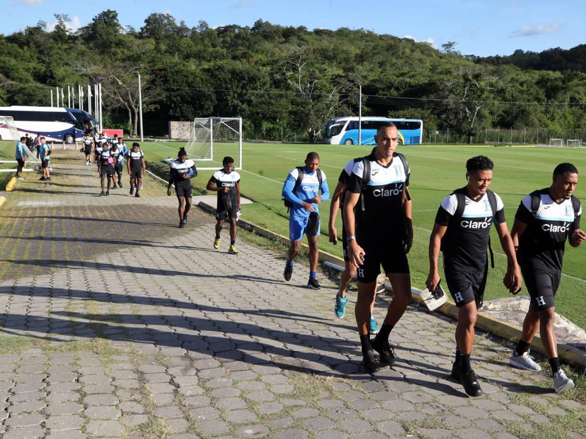 Selección de Honduras tuvo primer entreno, caras nuevas y alarma con jugador