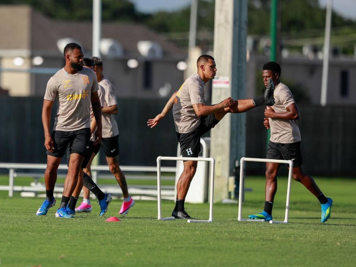 Locura por Palma, gifiti, regalos y youtuber presente en entreno de Honduras