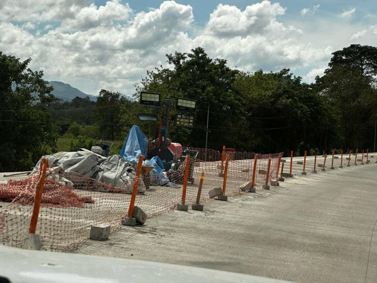 Largas filas al occidente de Honduras por reparación de carretera