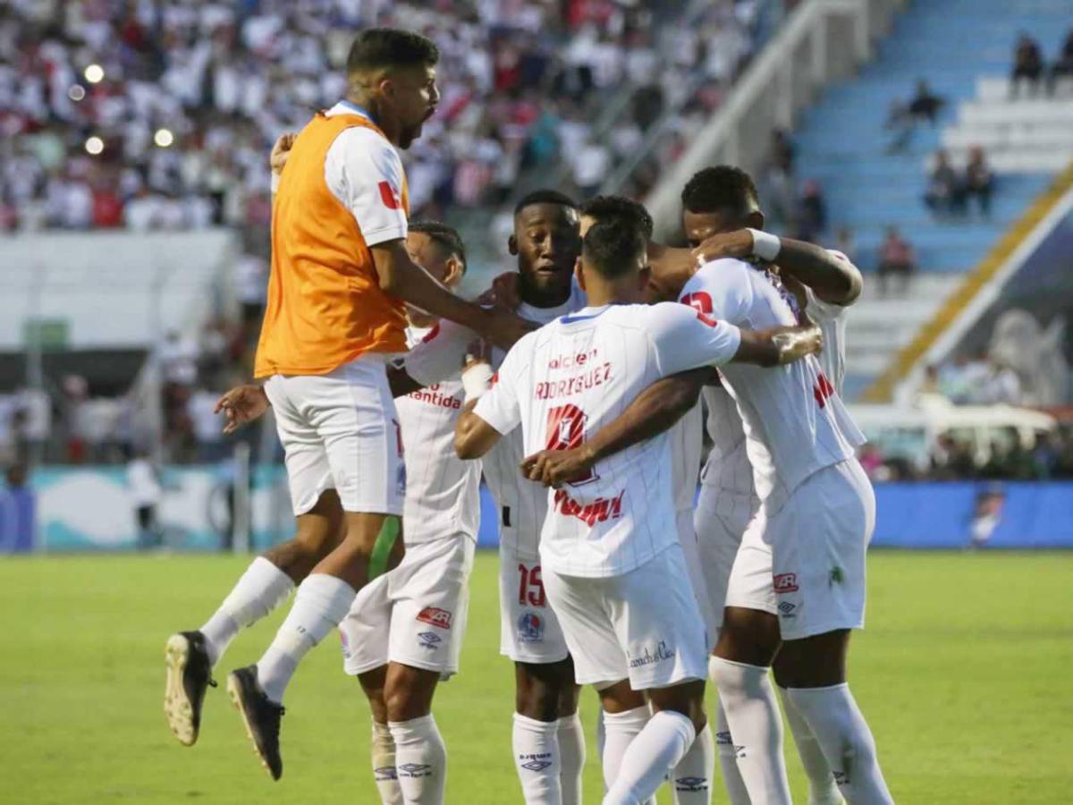 Llanto en Olimpia, feo gesto de Jeaustin Campos y chica captada infraganti en la final