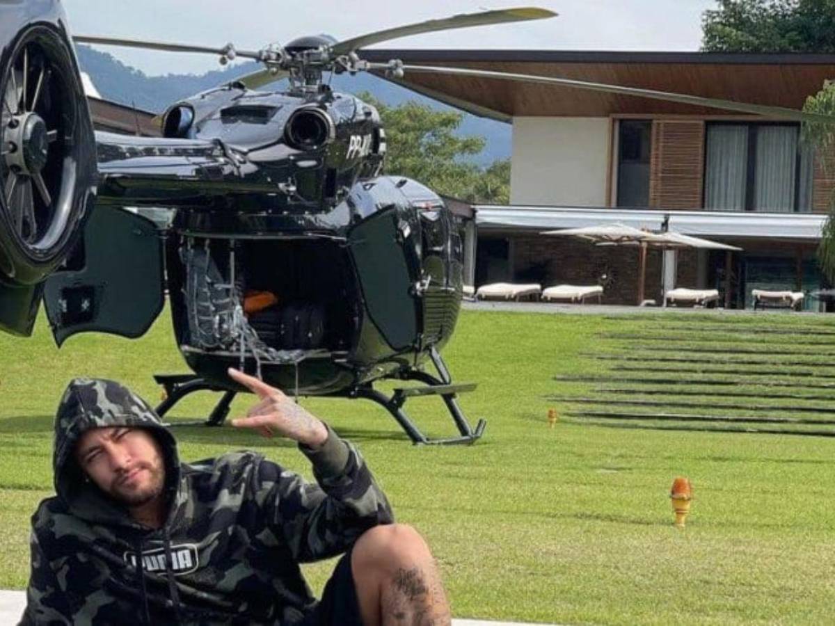 Neymar compra excéntrico Batimóvil ilegal: Por esta razón no lo puede usar