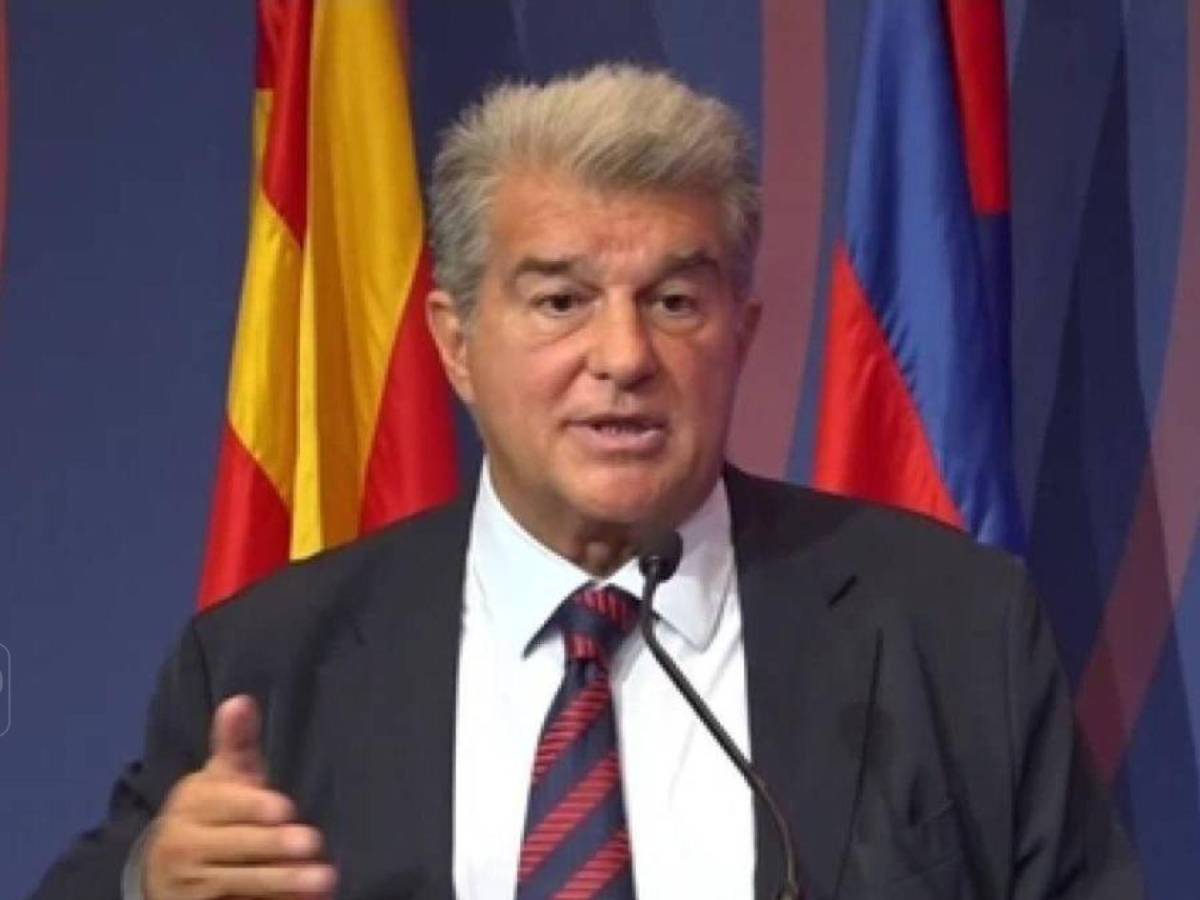 Hansi Flick descarta a tres jugadores del Barça y define el futuro de Marc Casadó​​​​​​