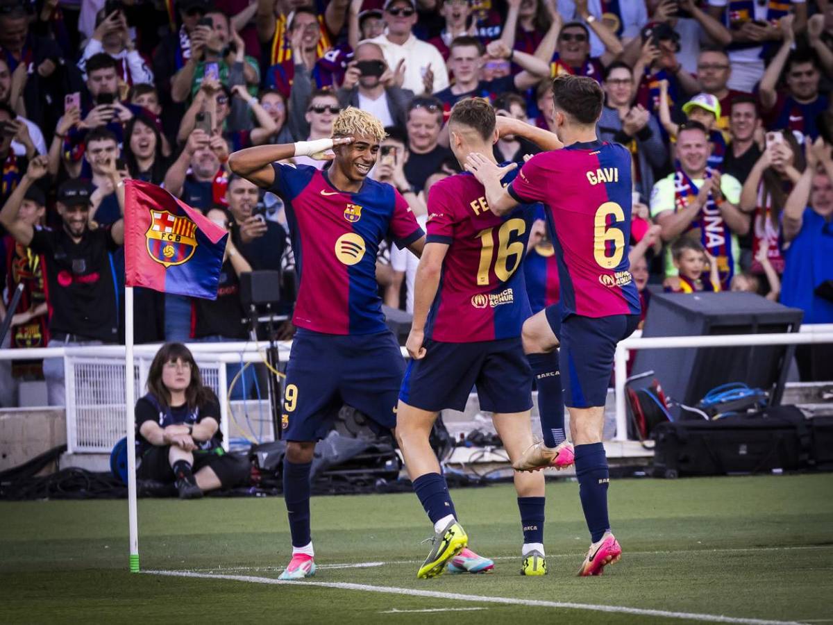 Barcelona festeja los títulos ante su afición, show de Lamine y Gavi presume a su novia