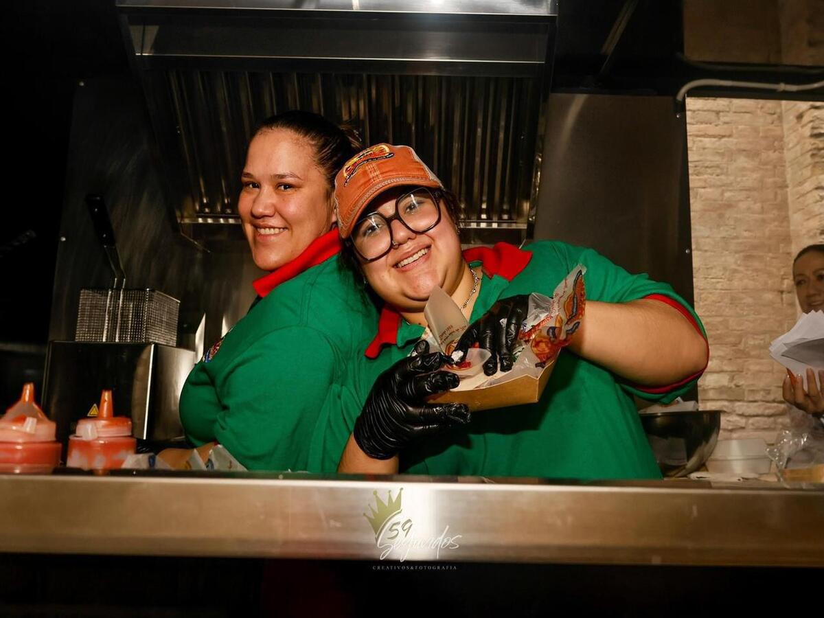 Costa´s Burger a lo largo de su existencia genera empleos y desarrollo en la zona norte del país.