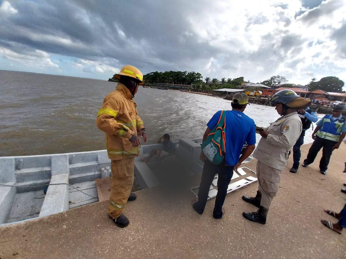 Una mujer muerta y una niña desaparecida deja colisión de lancha