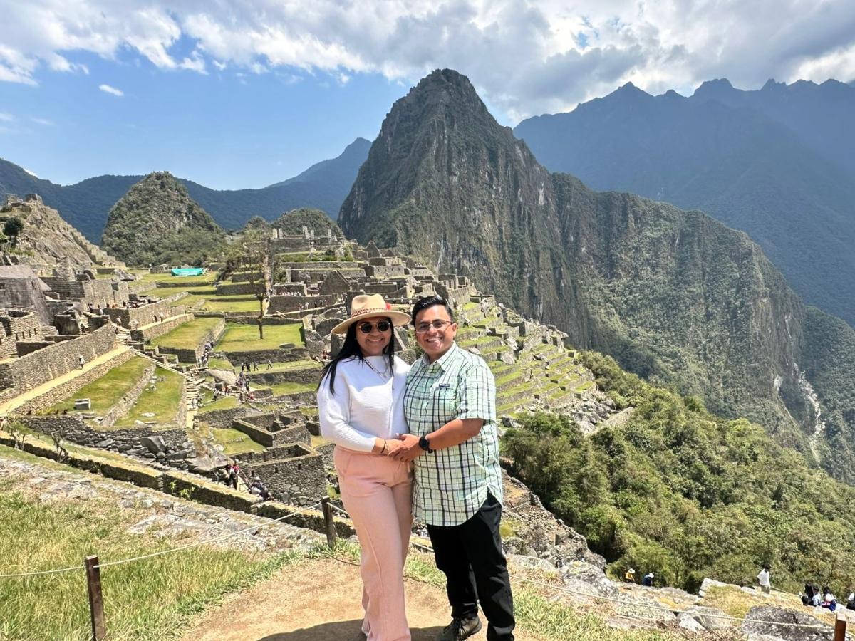 La pareja se toma la foto del recuerdo.