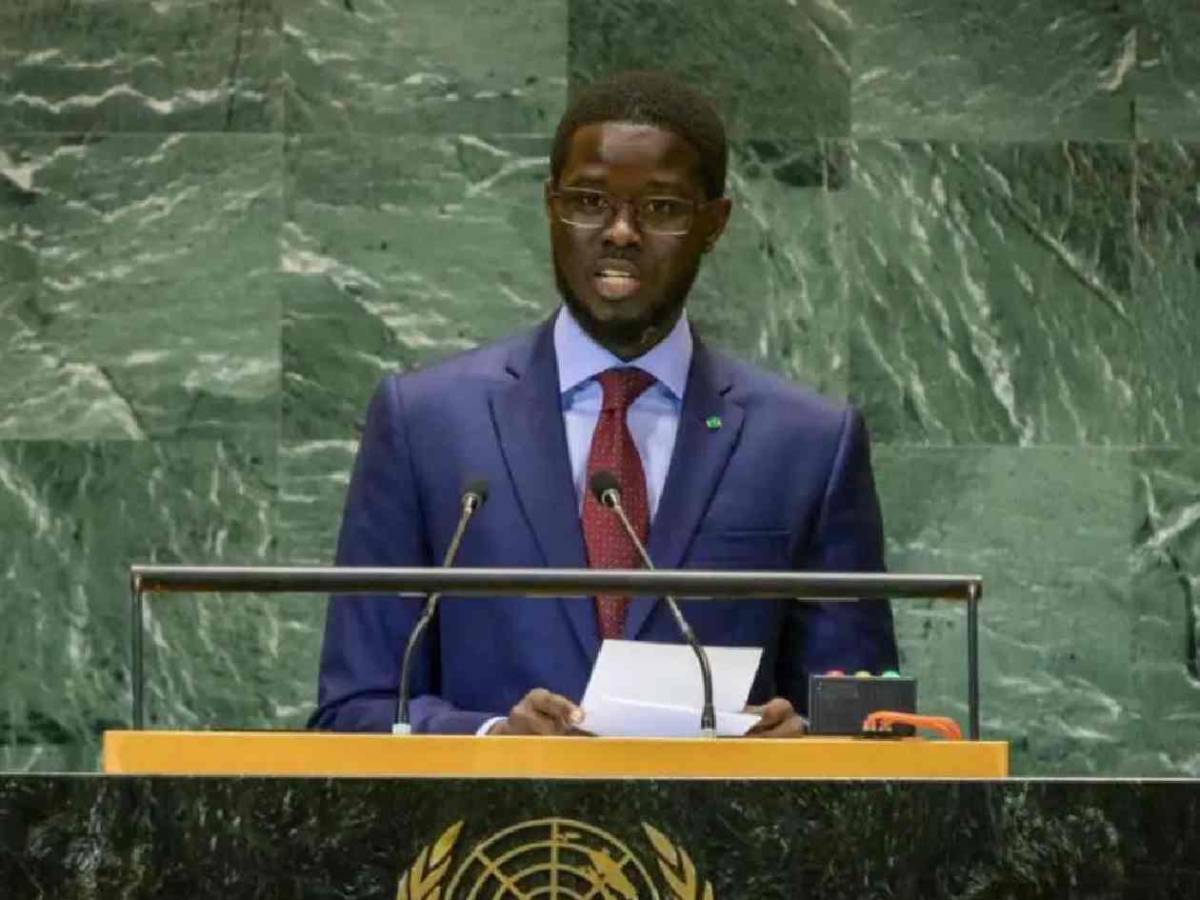 Festejó con sus dos esposas tras título de Senegal: Siempre están a mi lado