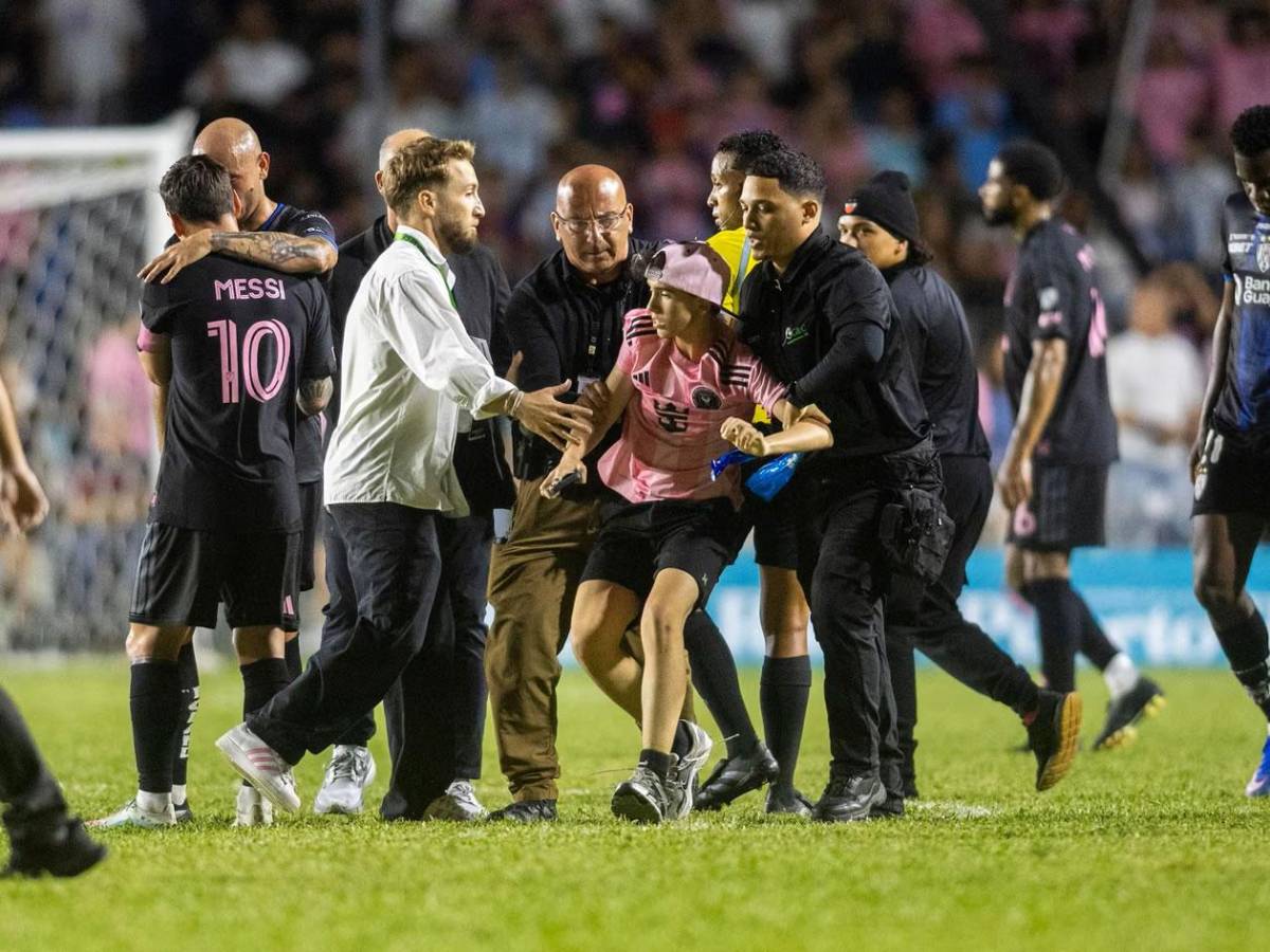 Messi causa locura en Puerto Rico y terrible caída: lo tiraron al suelo y vive insólito momento