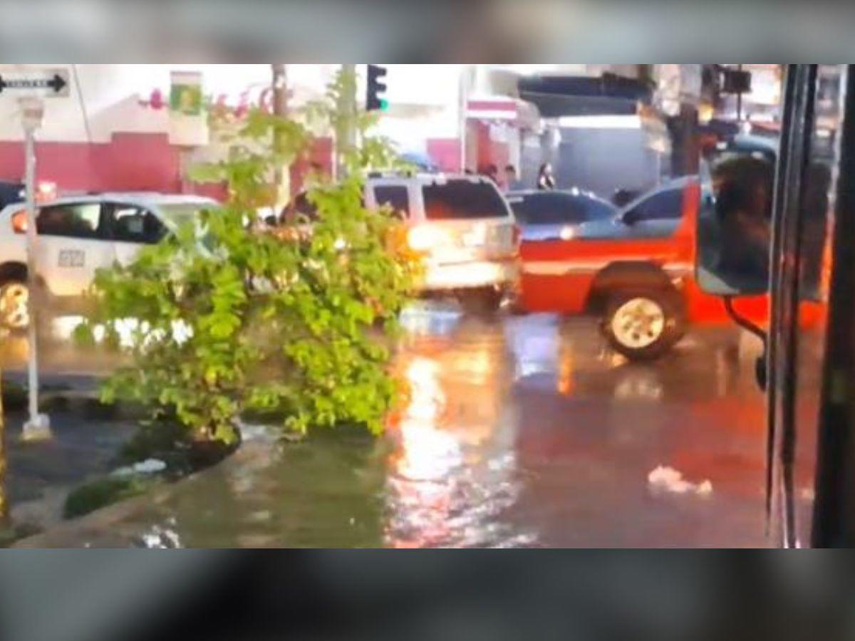 Tormenta desata caos e inundaciones en San Pedro Sula