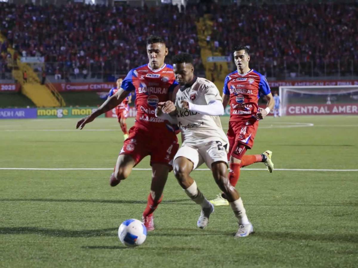 Concacaf sanciona y exige a equipo devolver premio de la final de Copa Centroamericana