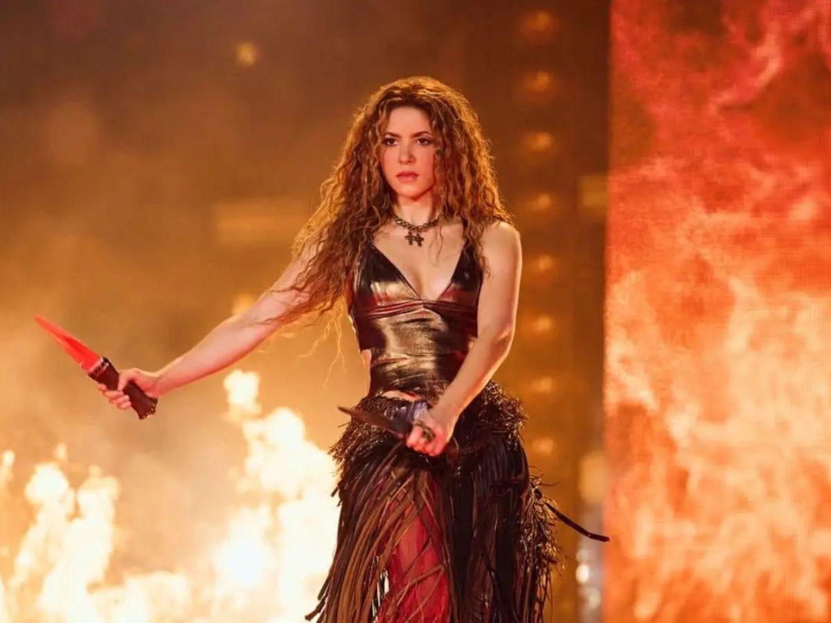 Doble de Shakira llora en pleno concierto por no permitirle que la imitara