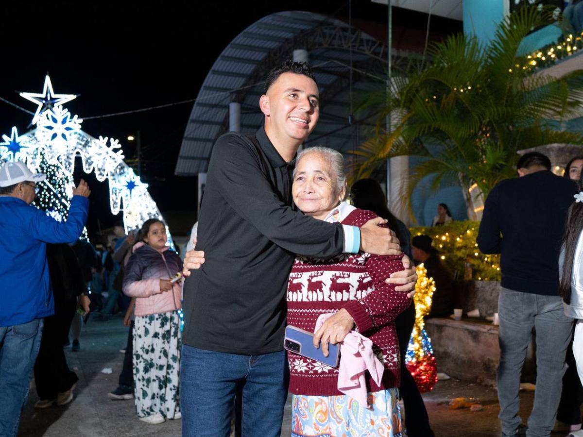 Luces, música y tradición: así brillan villas navideñas de pintoresco municipio de Occidente