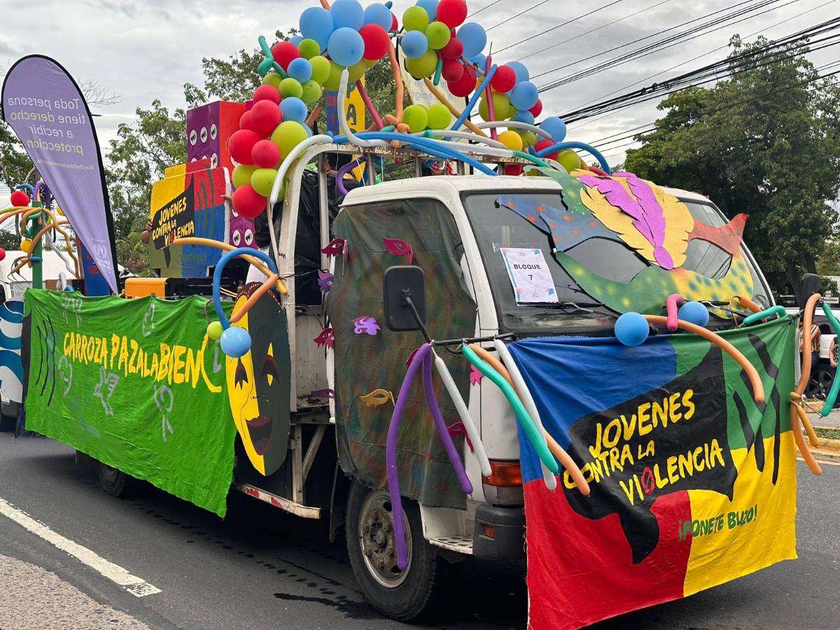 Feria Juniana: sampedranos disfrutan del desfile carrozas