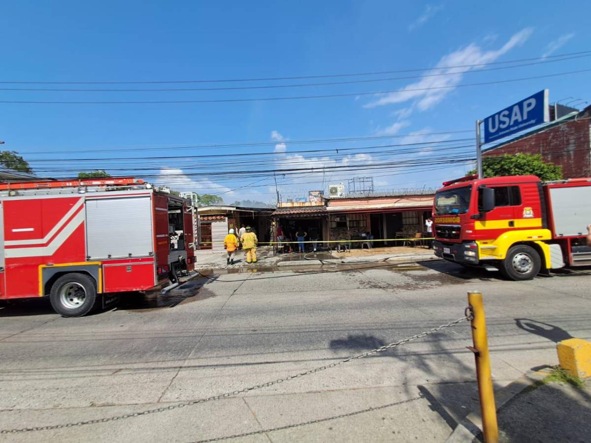 En ruinas: incendio consume popular local de baleadas en SPS