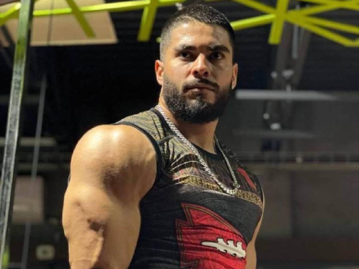 Conmoción: encuentran muerto a fisicoculturista en un baño; tenía disparos