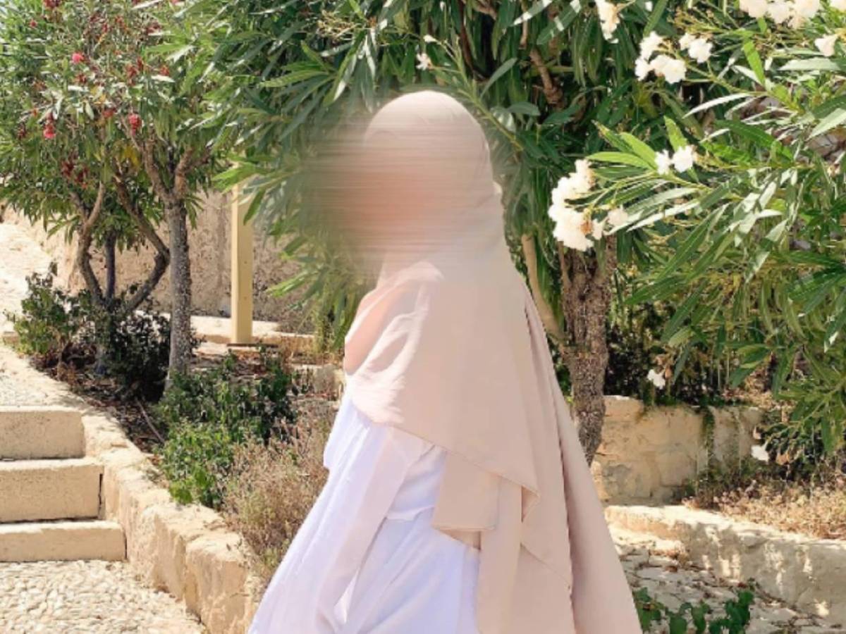 Dembélé tiene una rara esposa: No va al estadio, se tapa el rostro y no desea fotos