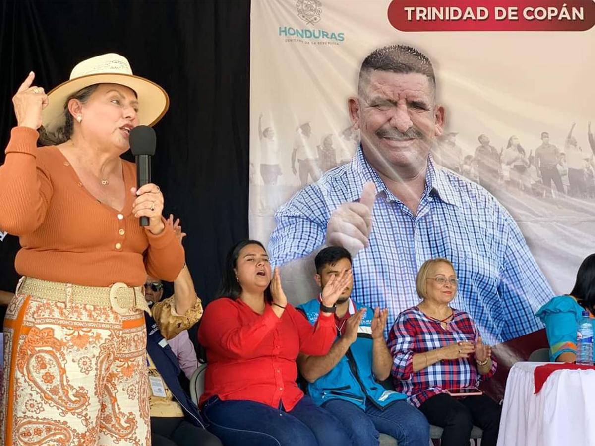 Gobernadora Departamental de Copán cumple con el mandato presidencial