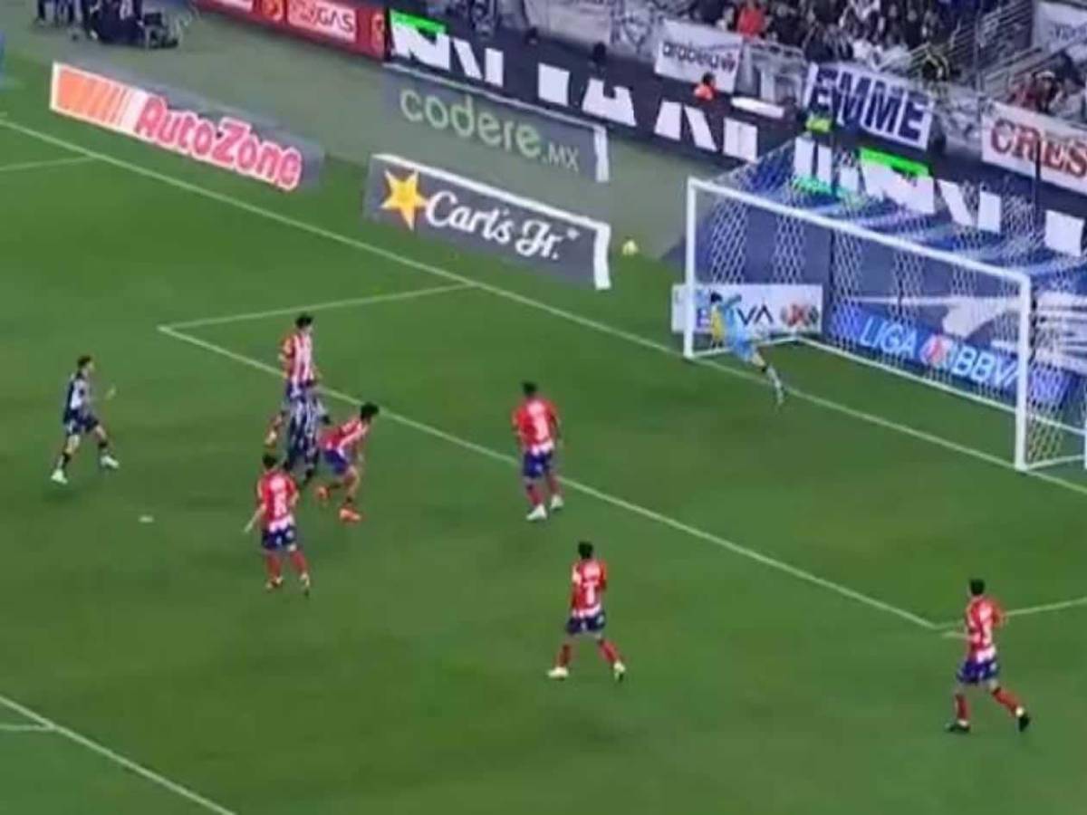 Sergio Ramos debutó con Monterrey: causa locura y casi hace un golazo