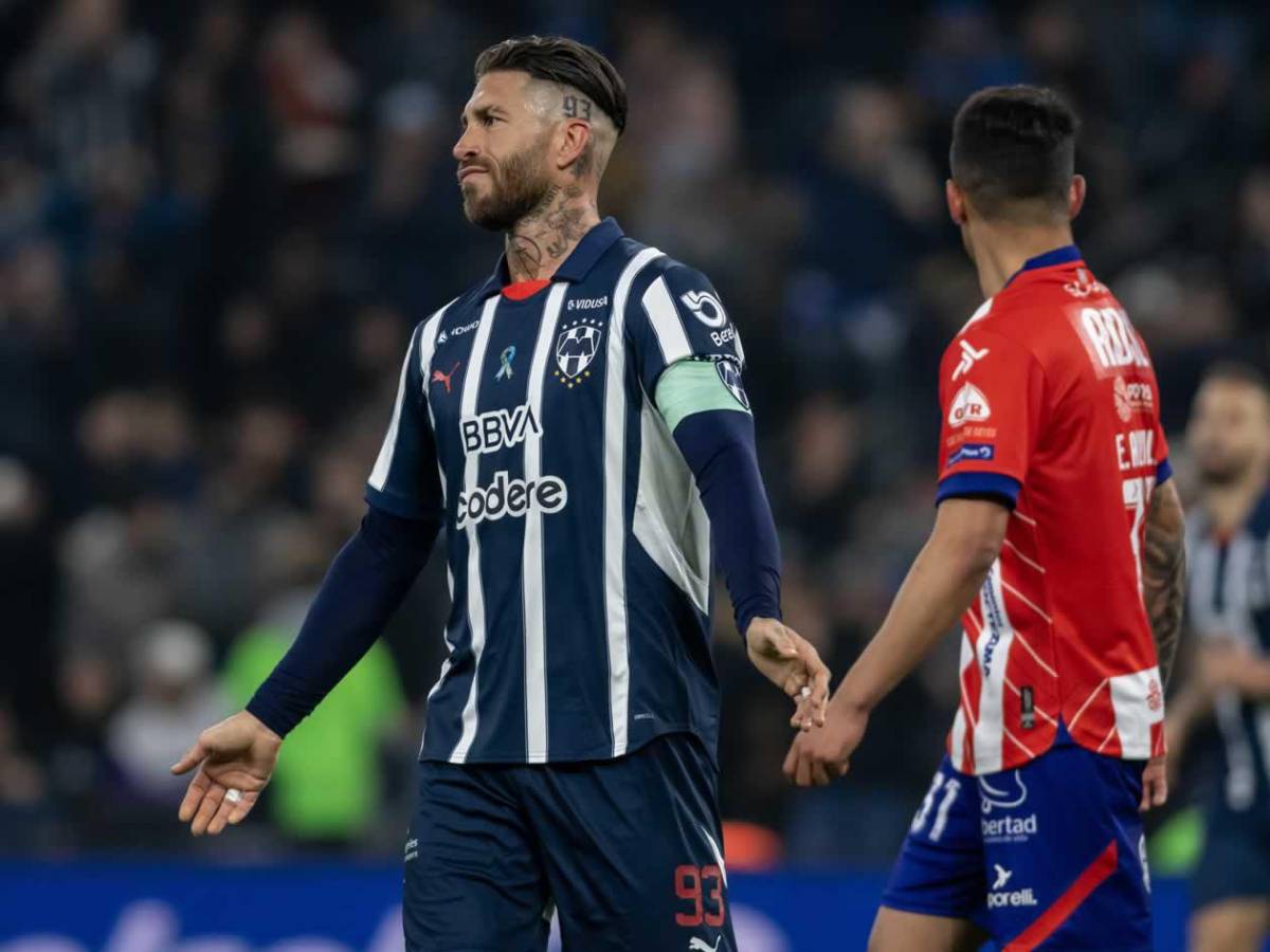 Sergio Ramos debutó con Monterrey: causa locura y casi hace un golazo