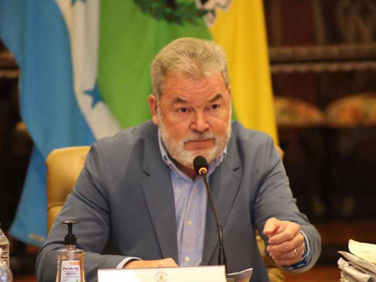 Contreras pone en duda su cargo en el Partido Liberal si Ana Paola Hall continúa en el CNE