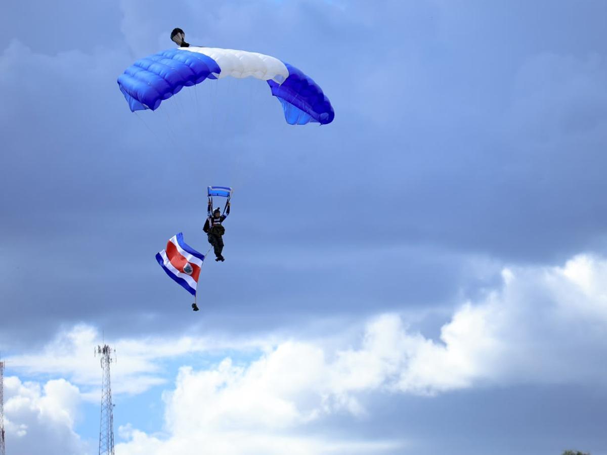 Paracaidismo militar cambia de sede para las fiestas patrias de Honduras