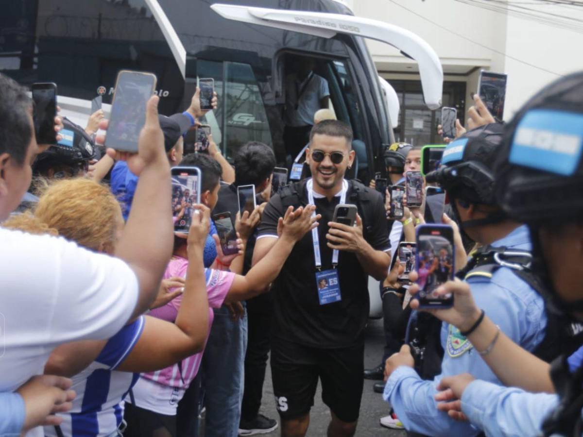Selección Salvadoreña de Tiktokers desata furor en su llegada al Morazán