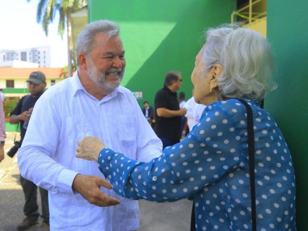 Momentos emotivos del Pollo Contreras en su triunfo electoral