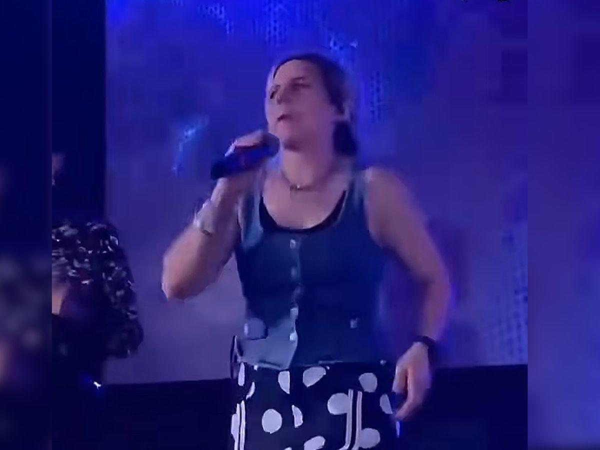Karla Panini se convierte al cristianismo y reaparece cantando alabanzas