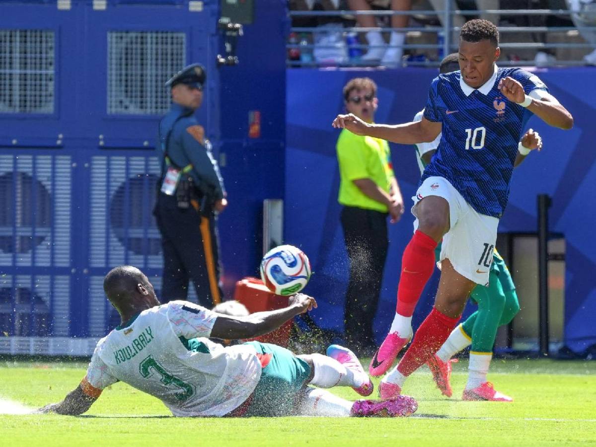 Mbappé da revés a Messi en el Mundial, nuevo festejo con Francia y la polémica
