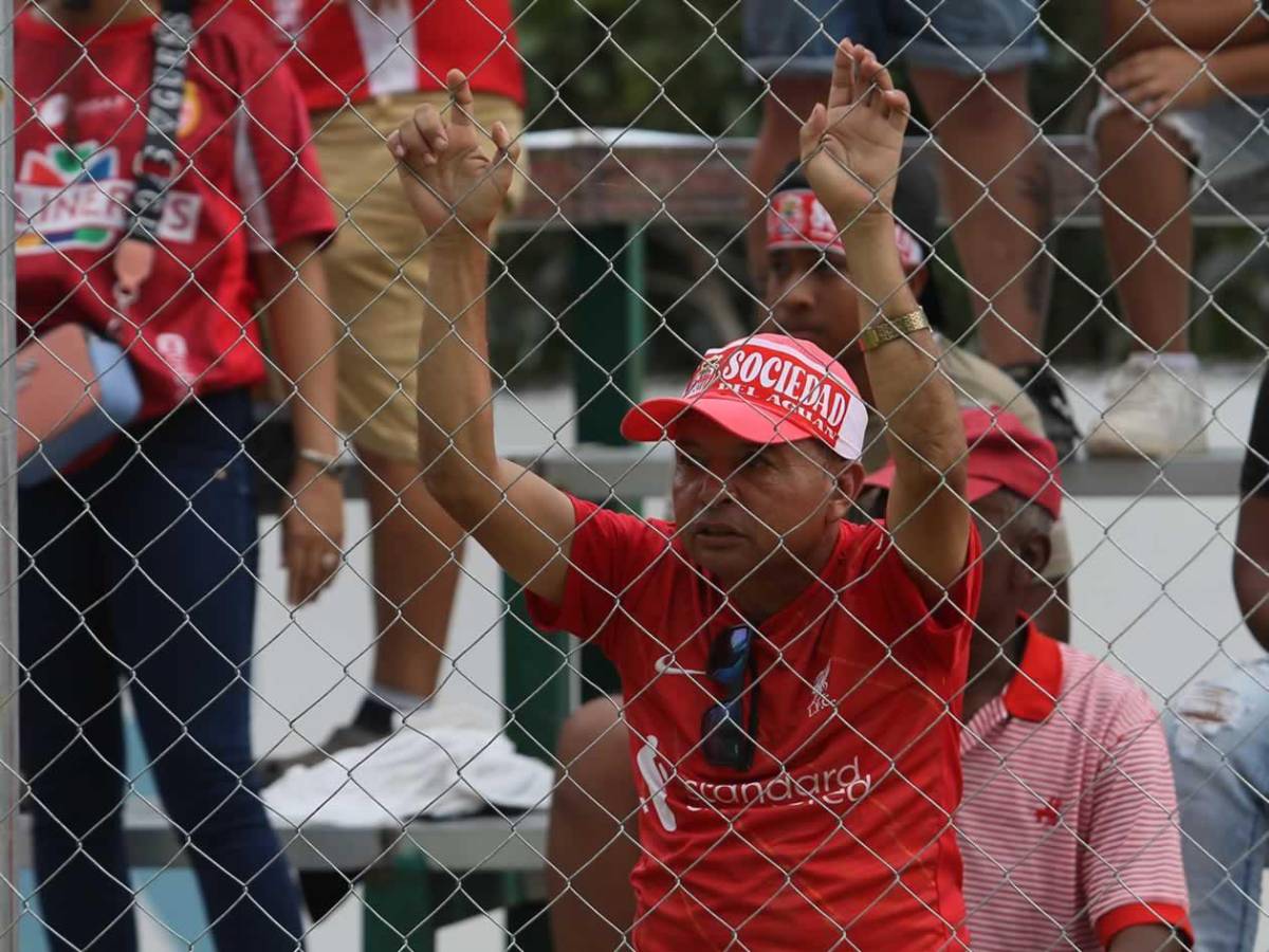 Real Sociedad llora el descenso, festejo de Juticalpa, beso a novia y hubo invasión