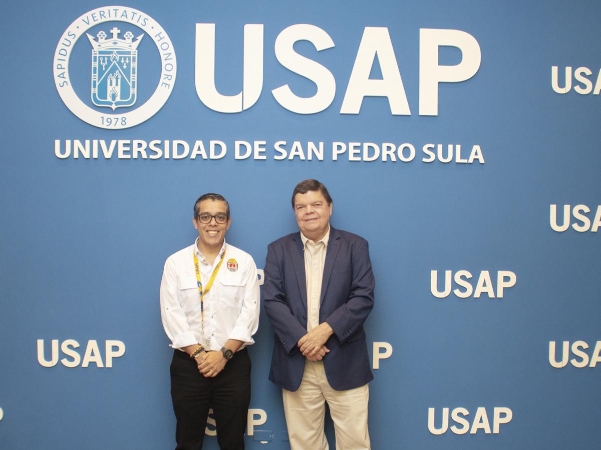 Odir Fernández, rector de la UNAH, junto a Senén Villanueva, rector de la USAP.
