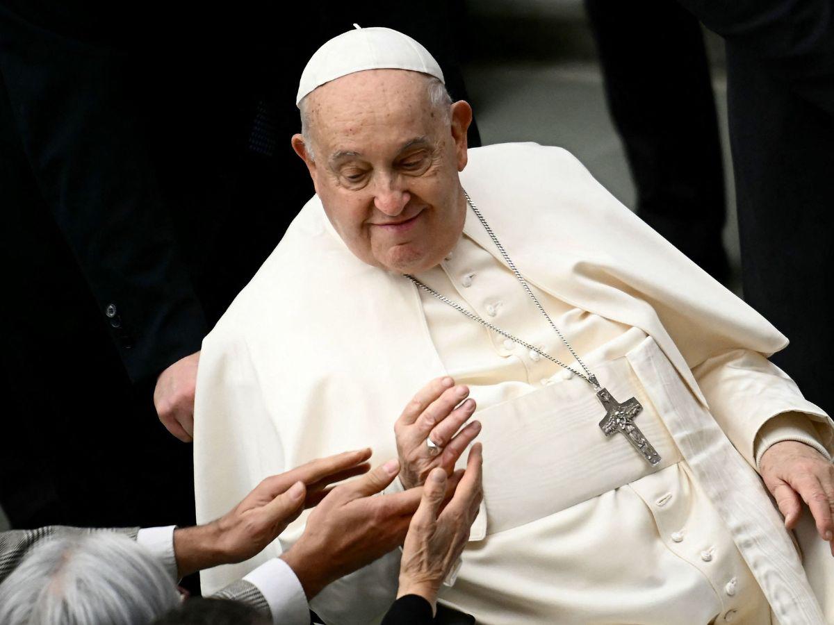 Pastora evangélica pide oración por la salud del papa Francisco